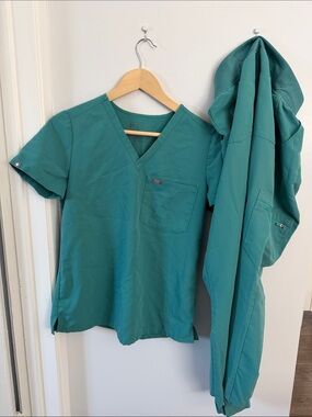 FIGS women’s xs scrubs top and joggers set Teal